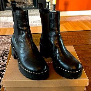 Vince Camuto Madisha Chelsea Boot Size 7